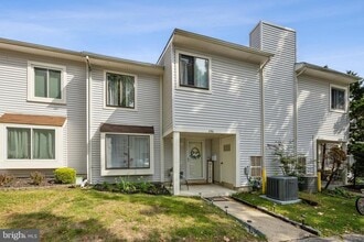 Building Photo - 250 Fir Tree Ct