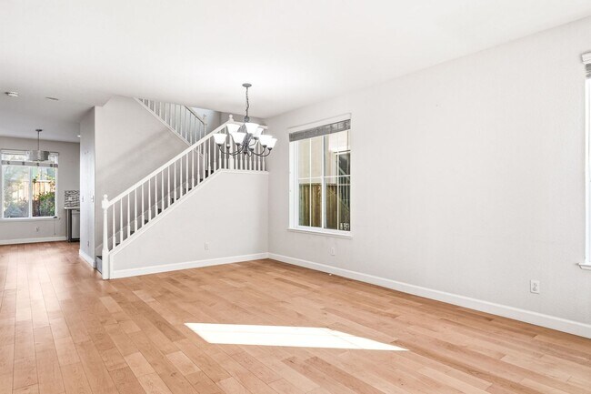 Foto del edificio - Beautiful single 4 Bed, 2.5 Bath Family Home in Quiet Neighborhood!