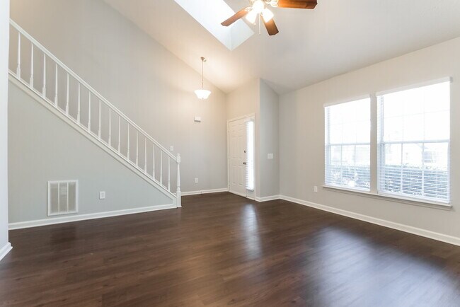 Foto del edificio - 1902 Shadbark Ct