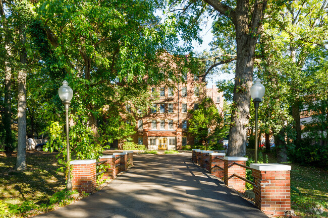 Building Photo - Forest Plaza Apartments