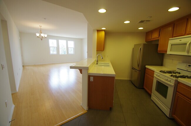 Building Photo - 291 Riverdale Ct