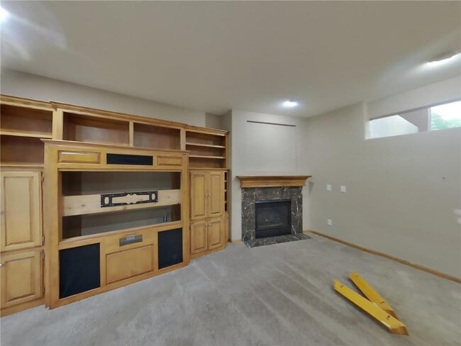 Building Photo - 8915 Umbria Pl N
