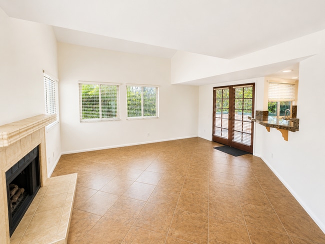 Building Photo - Coastal Townhome Near Beach, Bay & Kate Sessions Park – 2 Bed / 2.5 Bath
