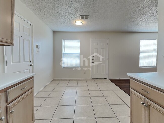 Foto del edificio - 1528 Englewood Dr