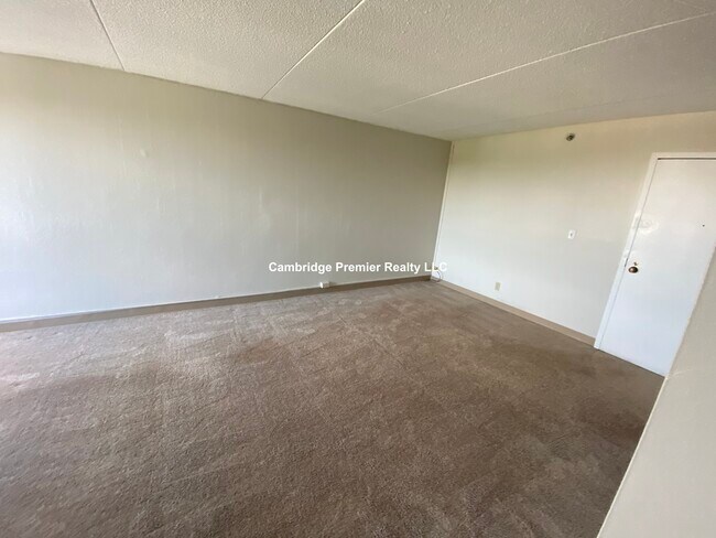 Building Photo - 812 Memorial Dr
