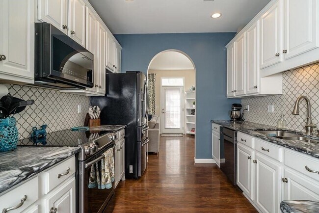 Foto del edificio - Spacious Luxury Townhome! Outstanding Location!