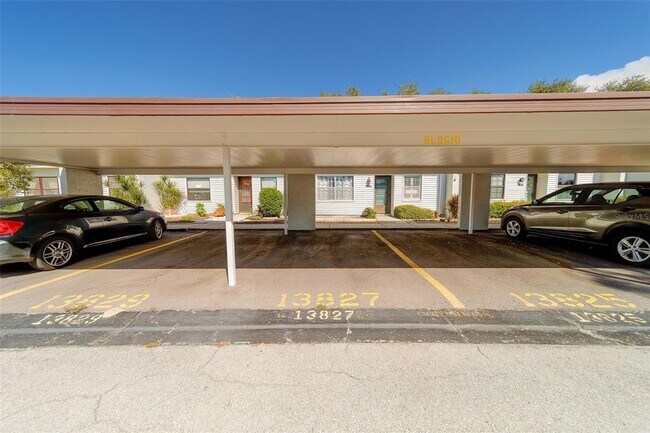 Foto del edificio - 13827 Mission Oaks Blvd