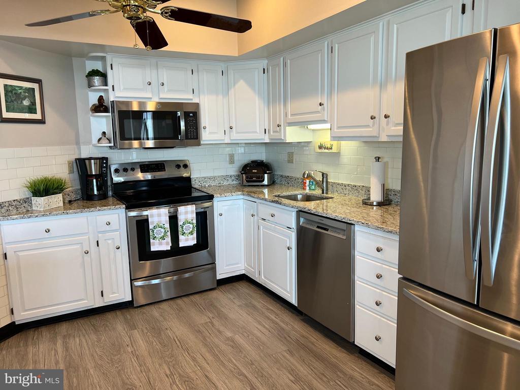Foto principal - 336 Oyster Cove Dr