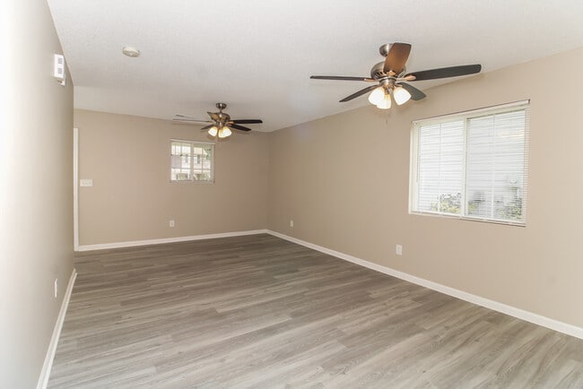 Building Photo - 5014 Emberly Dr