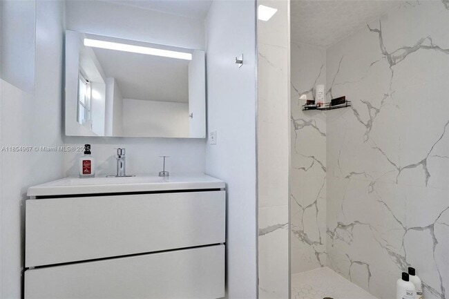 Building Photo - 1904 SW 28th St