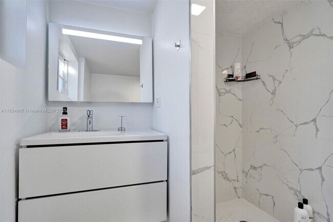 Foto del edificio - 1904 SW 28th St