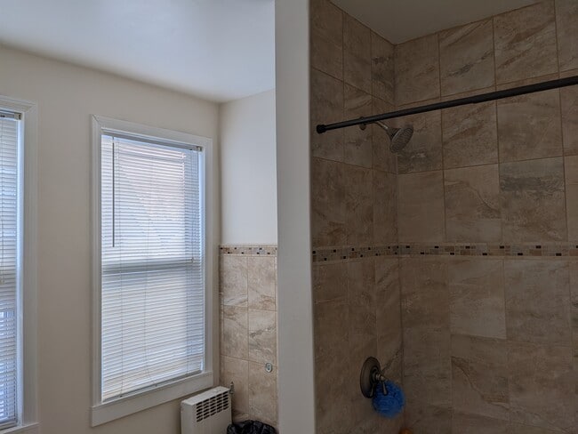 bathroom - 18 Townsend St