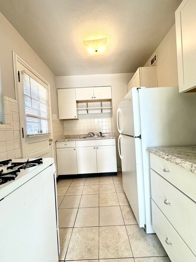 Foto del edificio - 7012 Jamieson Ave