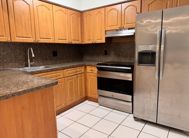 Foto del edificio - 1750 W 56th St