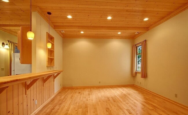 Foto del edificio - Everett Rambler for rent with RV parking -...