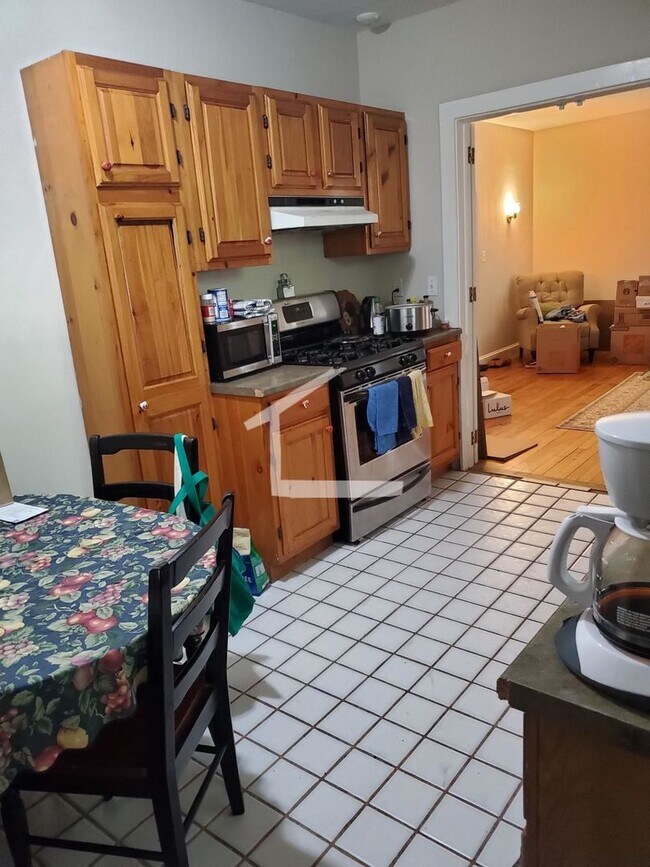 Building Photo - Awesome three bedroom in Brighton for Sept...