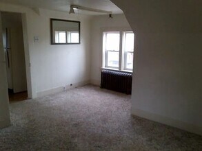 Building Photo - 320 S 31st St