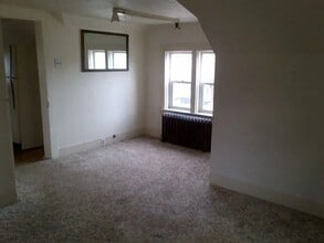 Building Photo - 320 S 31st St