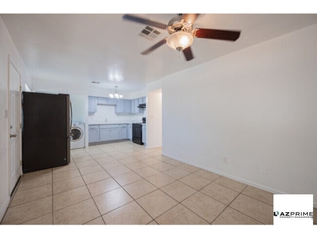 Foto del edificio - Step into this inviting 3/1 Phoenix Apartm...