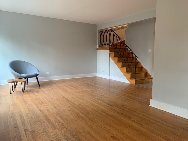 Building Photo - 811 Hibbard Rd