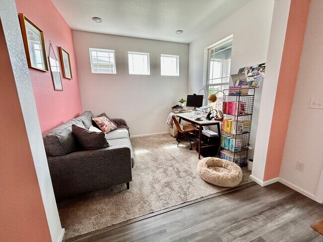 Building Photo - Spacious & Stylish Home in a Tranquil Setting