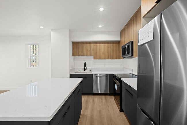 Foto del edificio - 2000 Hillcrest Dr