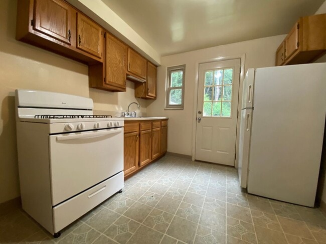 Building Photo - Gorgeous 3 Bedroom Duplex in Castle Shanno...