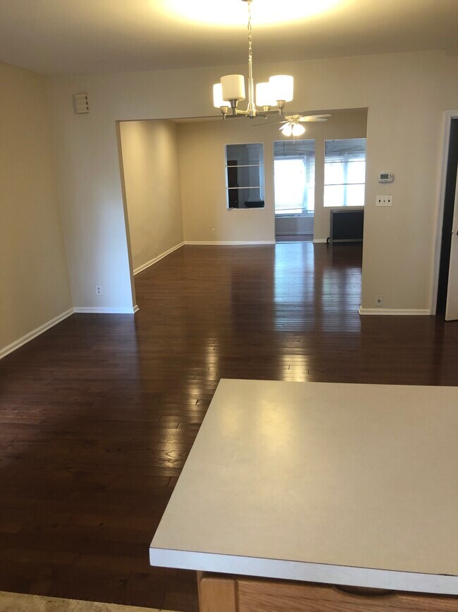 Foto del edificio - 2106 Poplar St