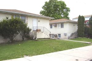 Primary Photo - 320 - 324 E Weidman St