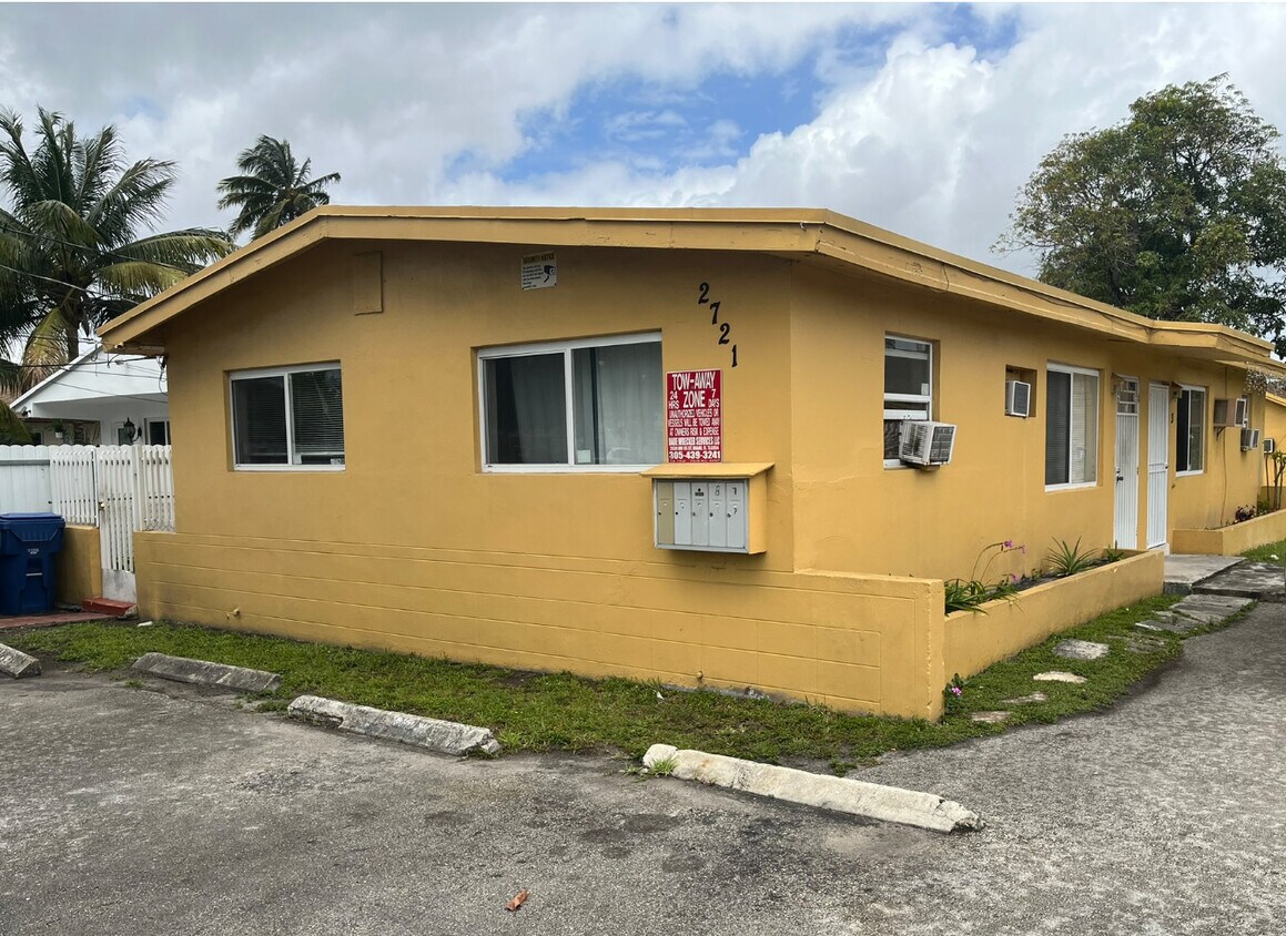 Foto principal - 2721 NW 28th St
