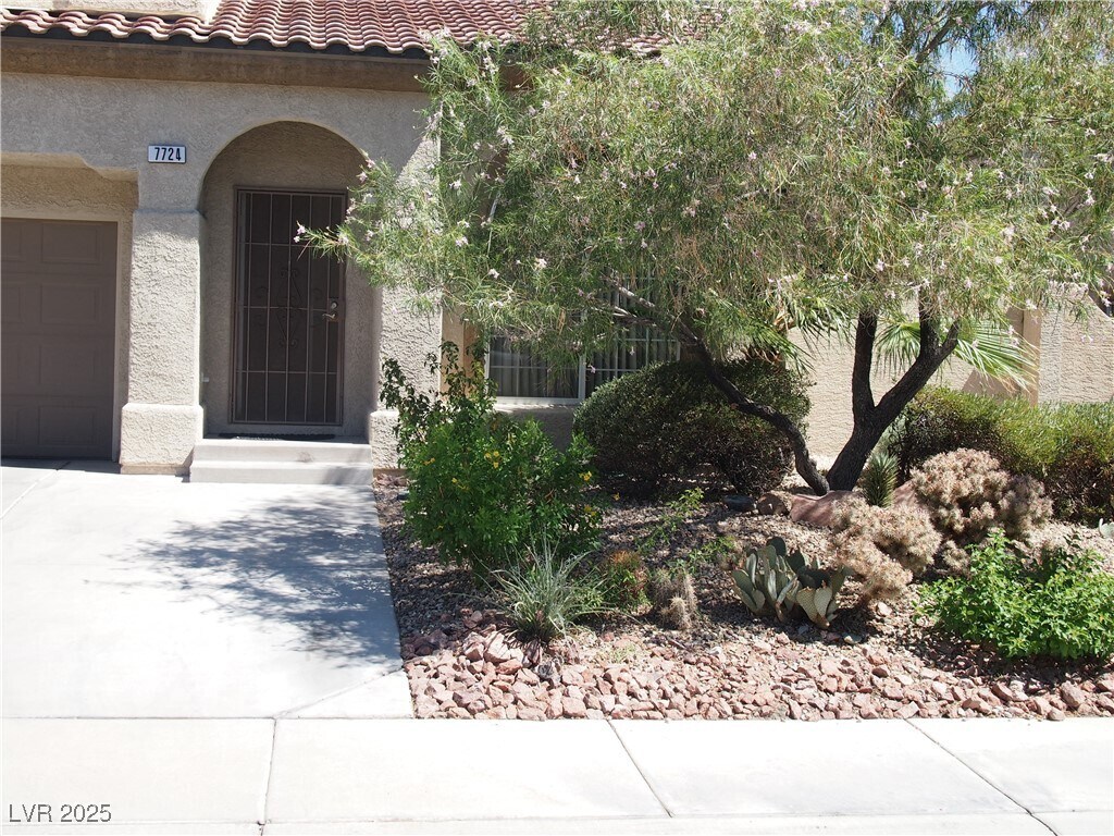 Foto principal - 7724 Bauble Ave