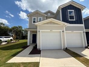 Building Photo - 10517 Brookside Reserve Rd