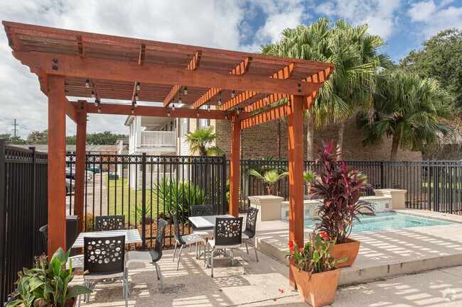 Piscina - Canterbury Square