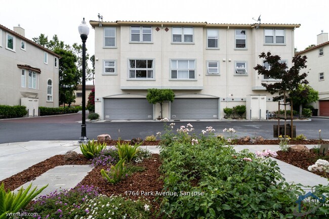 Building Photo - 1764 Park Ave