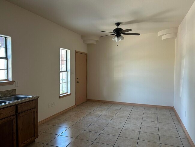 Foto del edificio - 3021 S Malinche Ave