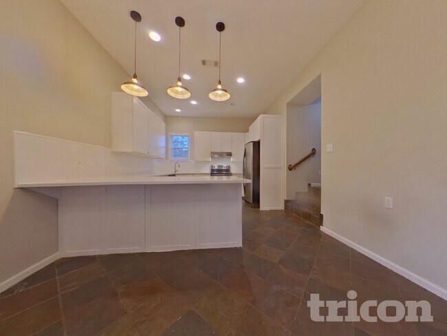 Foto del edificio - 7512 Skylake Ct