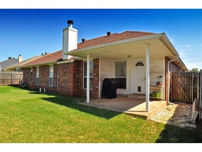 Building Photo - 1717 Fox Fire Dr