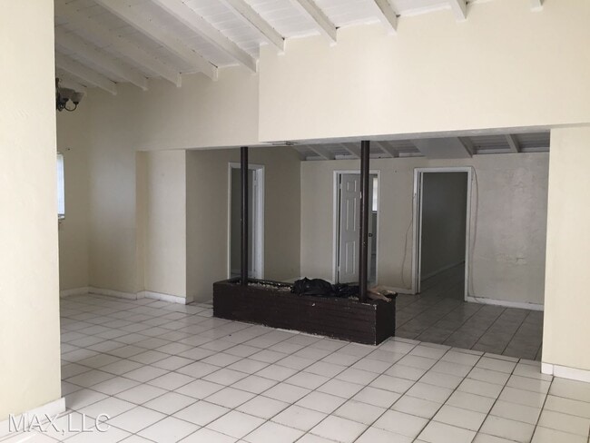 5 br, 2 bath House - 3271 GLENDALE BLVD photo'