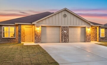 Building Photo - 3330 A Stonewall Dr