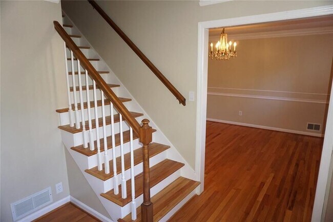 Building Photo - 1140 Falstaff Dr