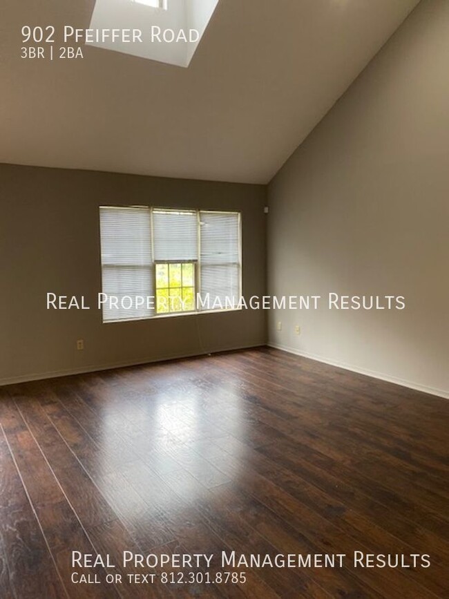 Building Photo - 3 Bedroom, 2 Bath Apartment, North Side Ev...