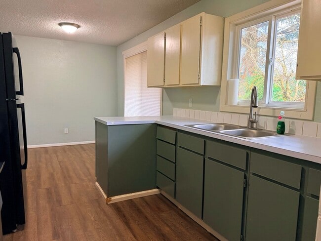Building Photo - Renovated 2BR with Large Backyard, Storage, Washer & Dryer & Parking