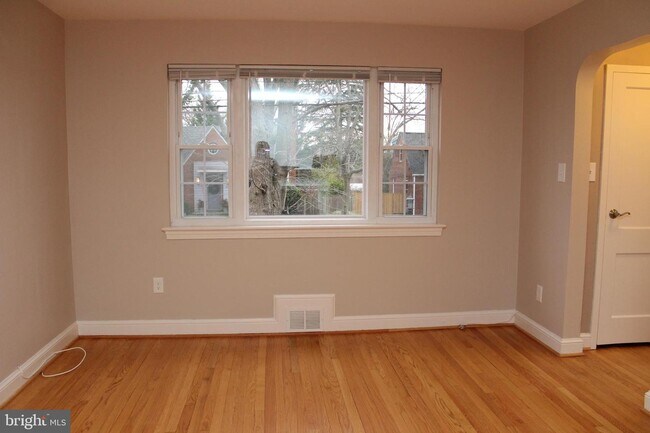 Foto del edificio - 9912 Markham St