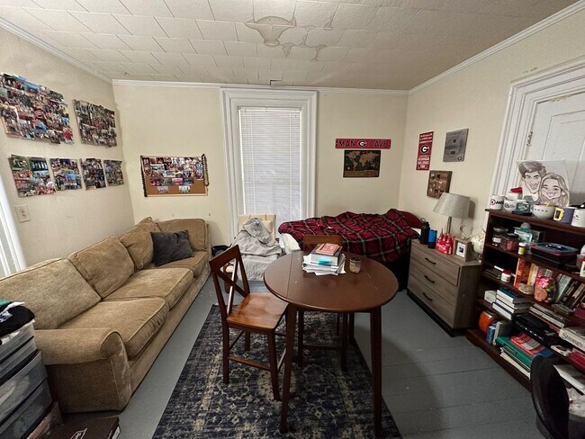 Foto del edificio - Four Bedroom on Carr St.