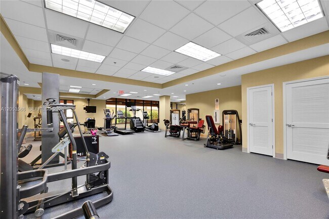 Foto del edificio - 8390 SW 72nd Ave