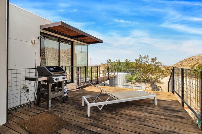 Suntan Deck - 6957 Alturas Dr