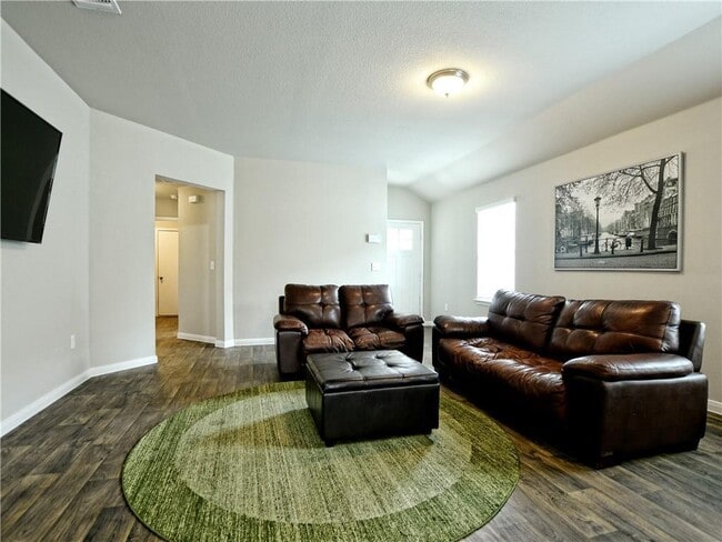 Foto del edificio - 13810 Levy Ln