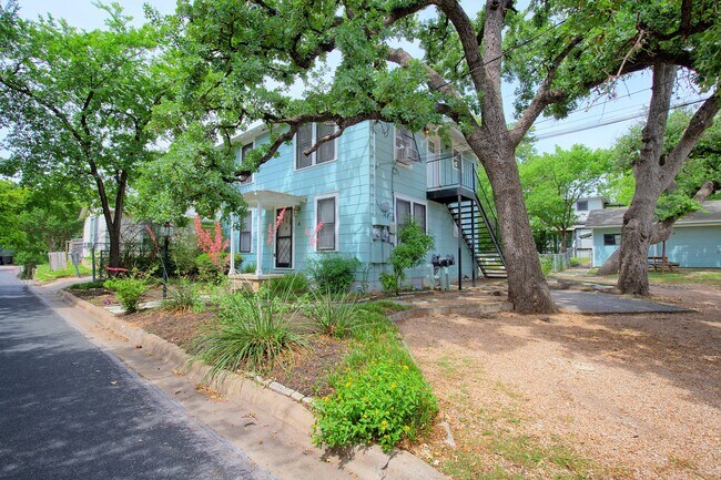 Building Photo - 3102 Kings Ln