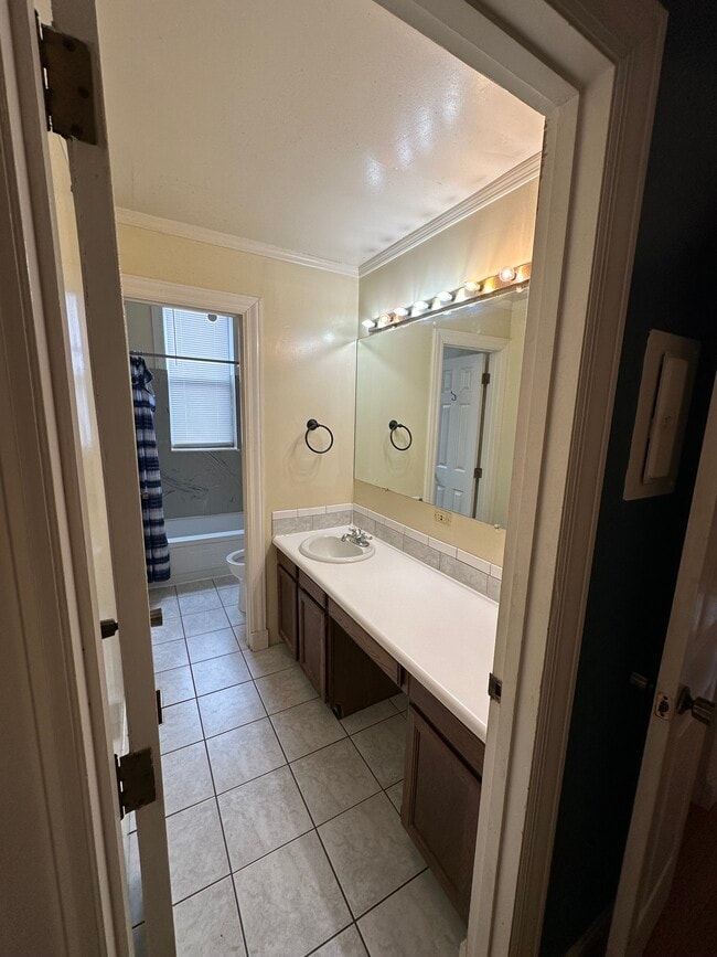 Building Photo - 8 W Hollister St