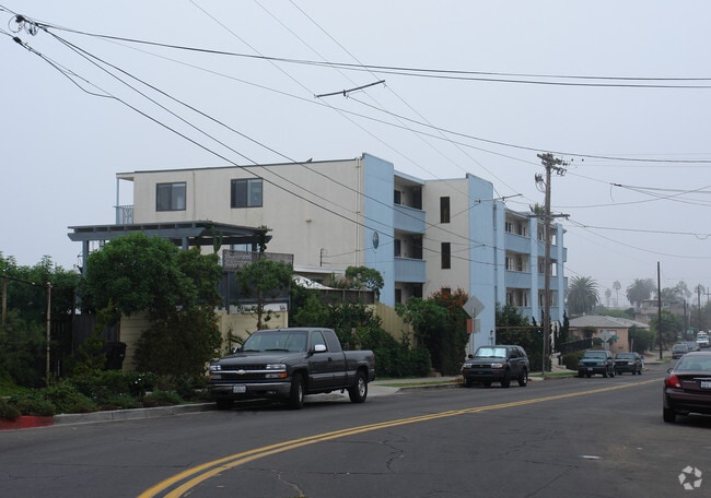 Building Photo - 5015 Santa Cruz Ave